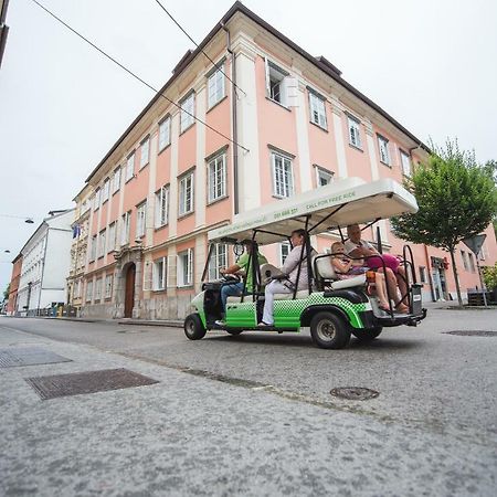 Feel Ljubljana Centreアパートメント エクステリア 写真